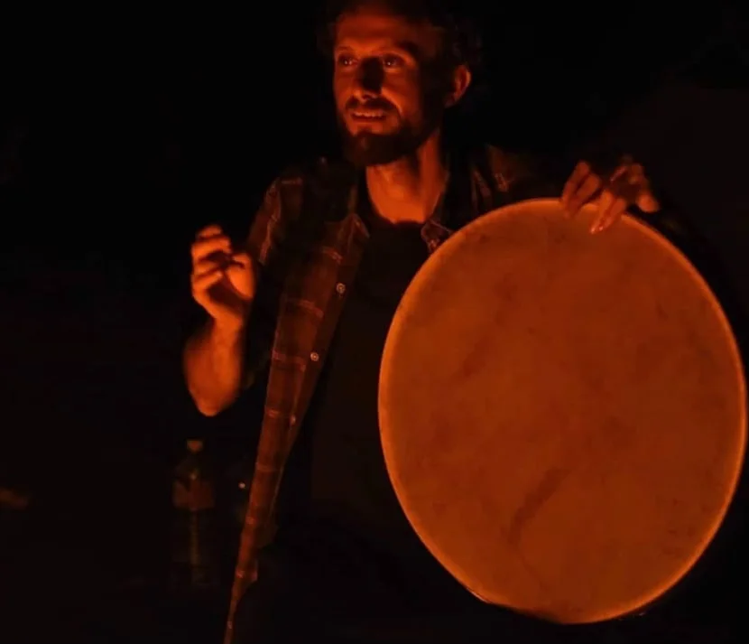 Ateş ışığında bendir